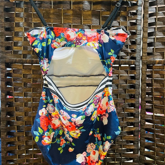 Vintage Inspired One Piece Swimsuit - Picture 2 of 4